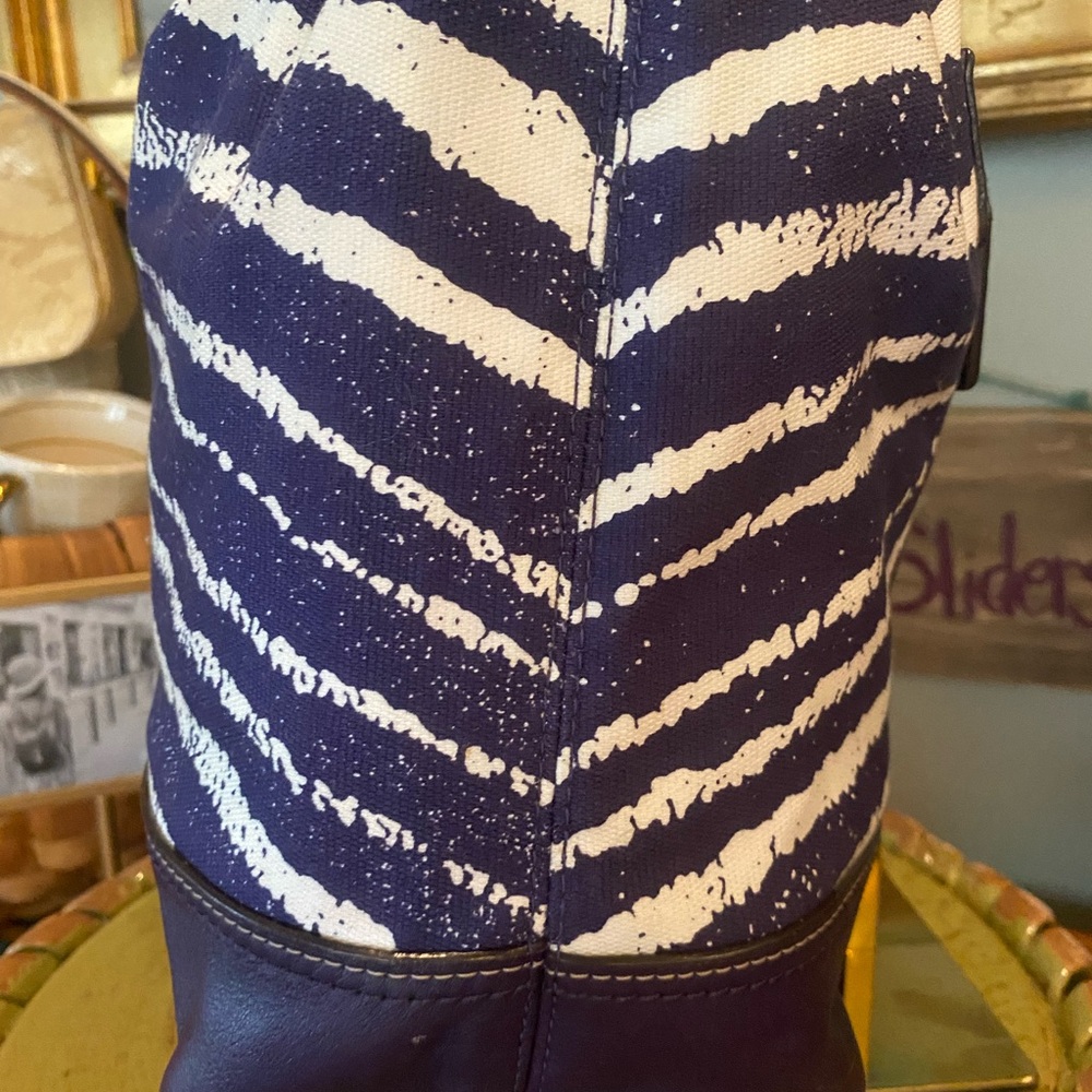 Coach Legacy Zebra Print Zip Duffle Bag 23410 Marine Purple White - Picture 6 of 14